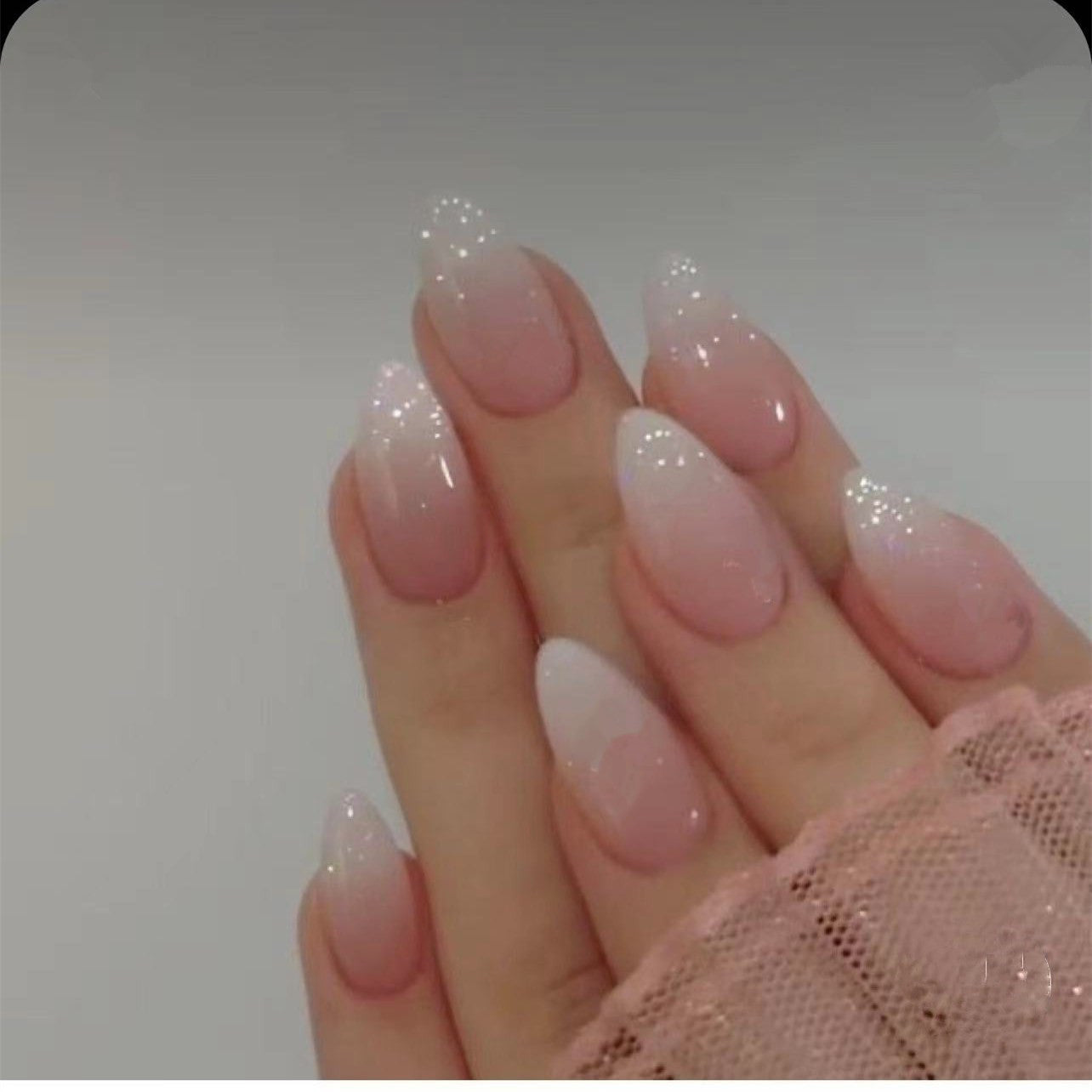 Women's Log Natural Almond Shaped French Nail Set in Nude