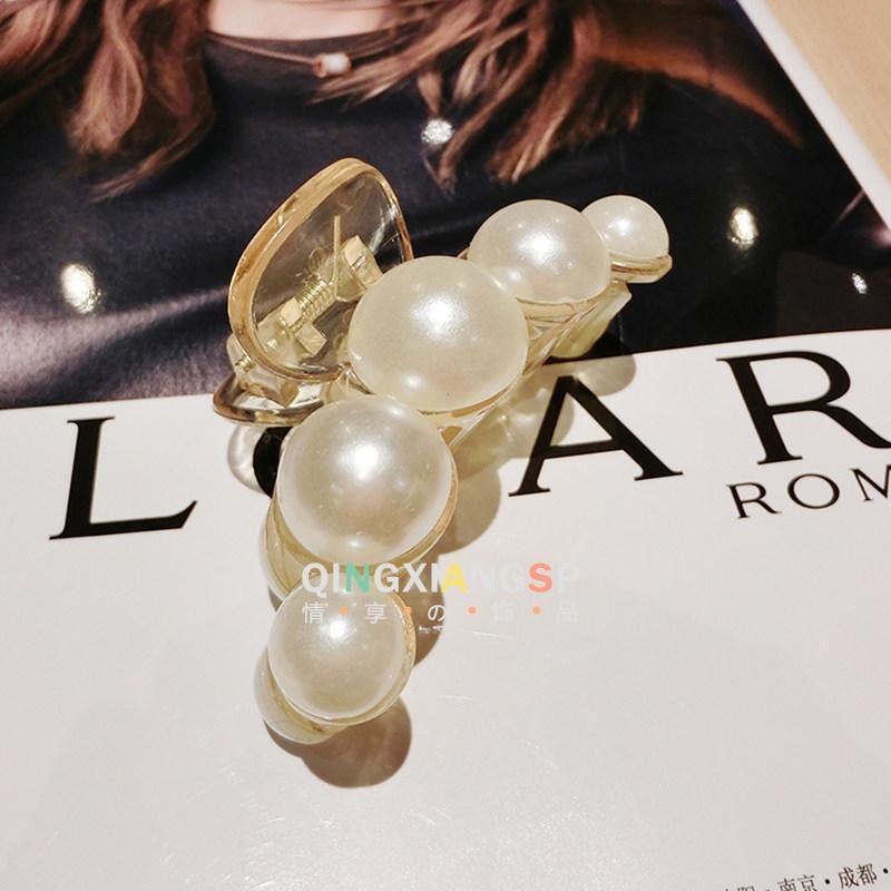 Pretty White Pearl Hair Clip