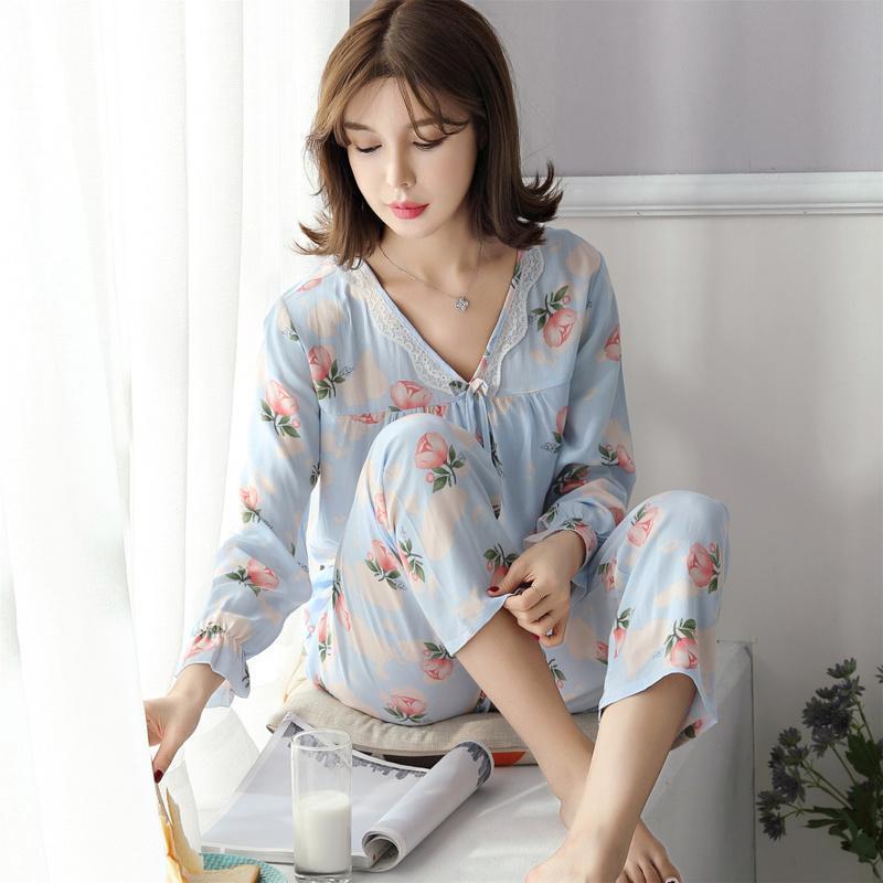 Conjunto de ropa de dormir floral con volantes en los puños