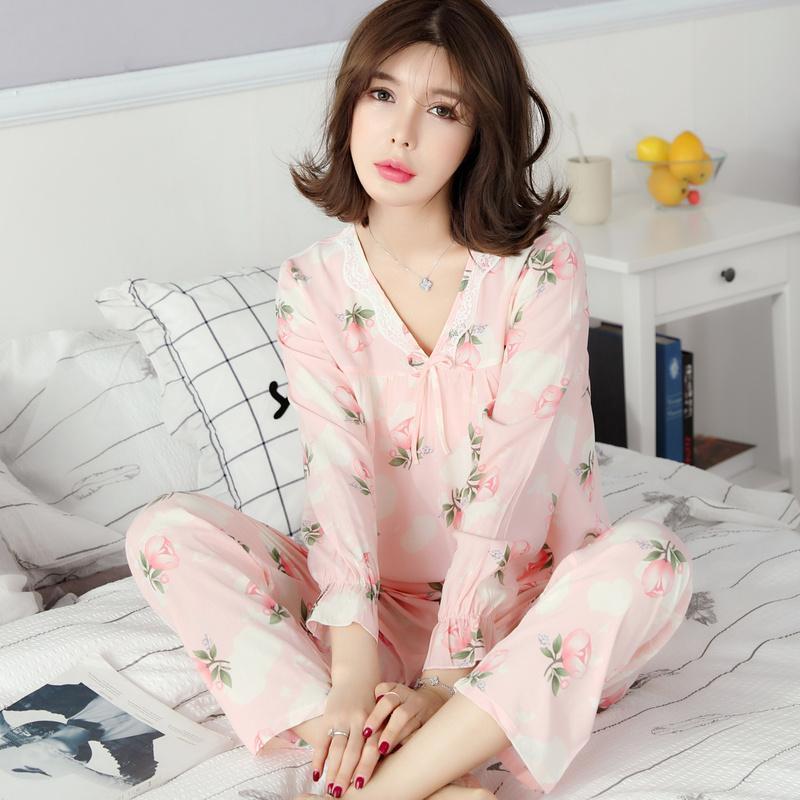 Conjunto de ropa de dormir floral con volantes en los puños