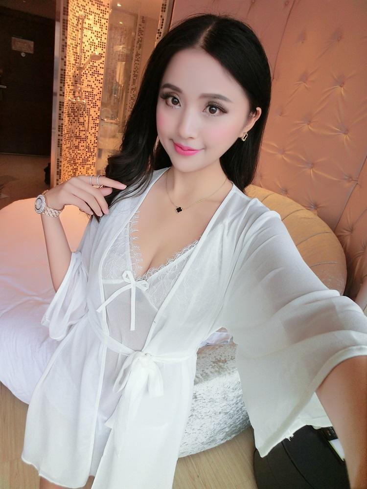 Babydoll à lacet avec une robe transparente